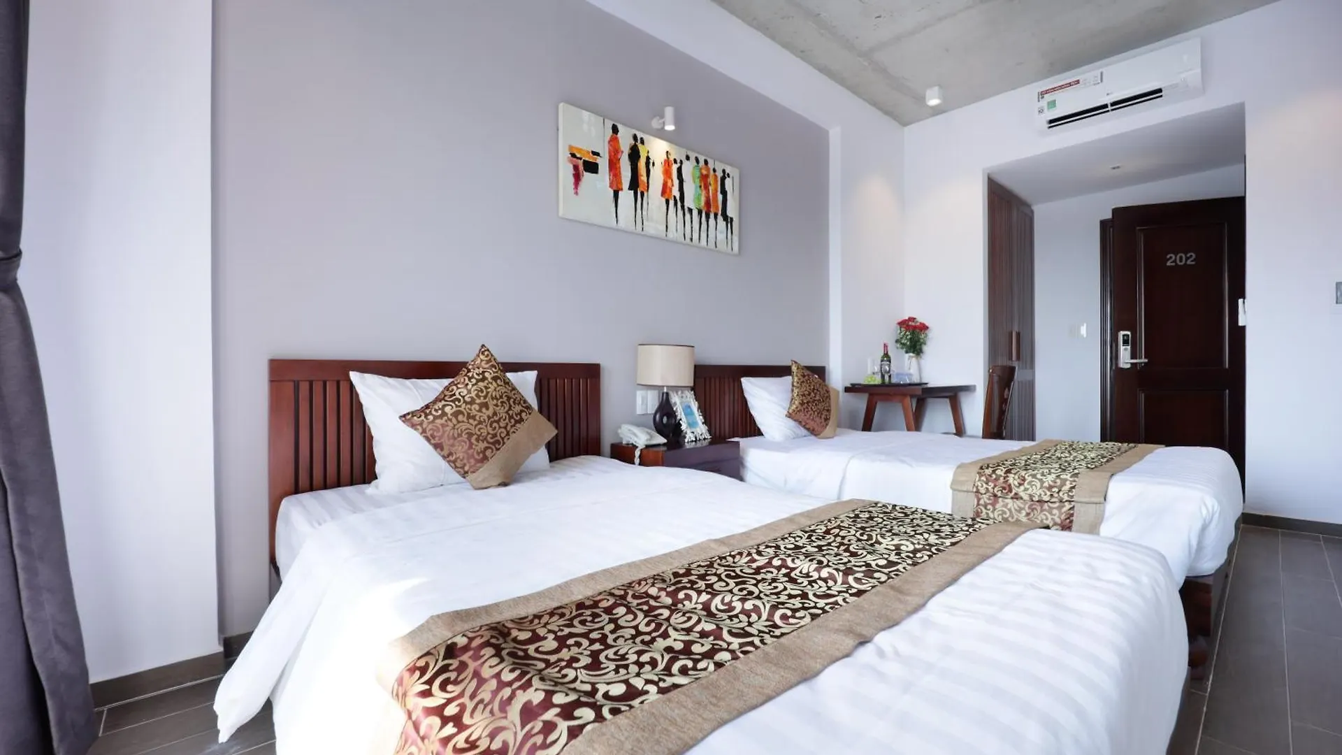 The Shine Hotel & Apartment Da Nang